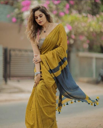 Khadi Cotton Saree with Contrast Blouse – Elegance in Every Drape