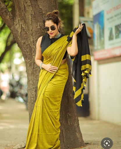 Khadi Cotton Saree with Contrast Blouse – Elegance in Every Drape