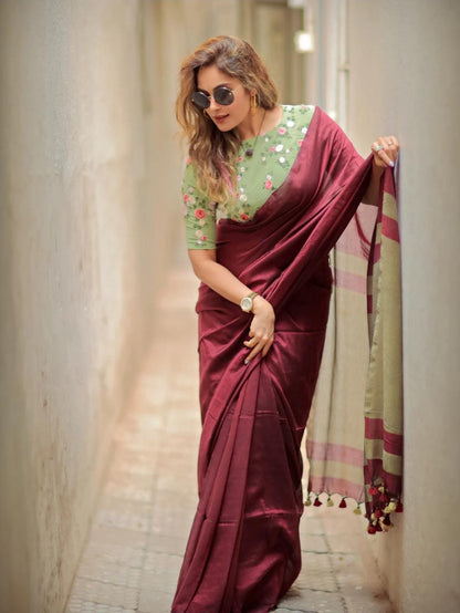 Khadi Cotton Saree with Contrast Blouse – Elegance in Every Drape